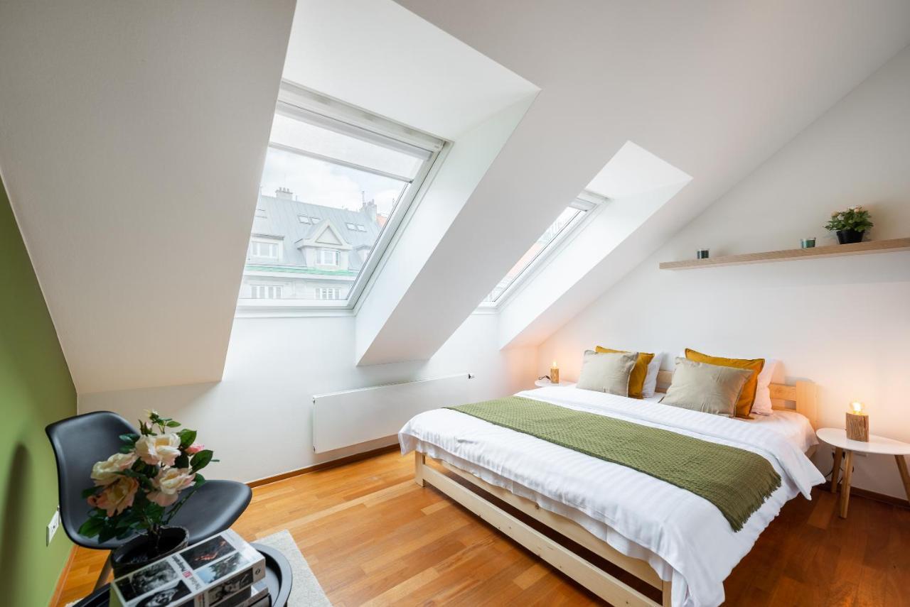 Apartment With 4 Bedrooms ปราก ภายนอก รูปภาพ